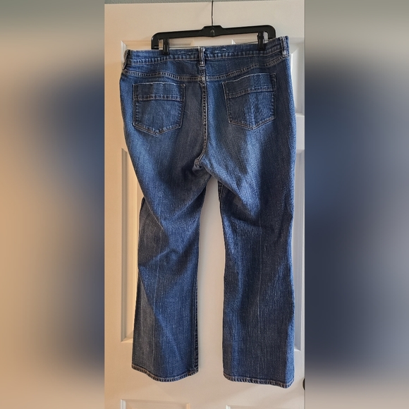 Old Navy Sweetheart Boot Cut Jeans - Picture 2 of 3